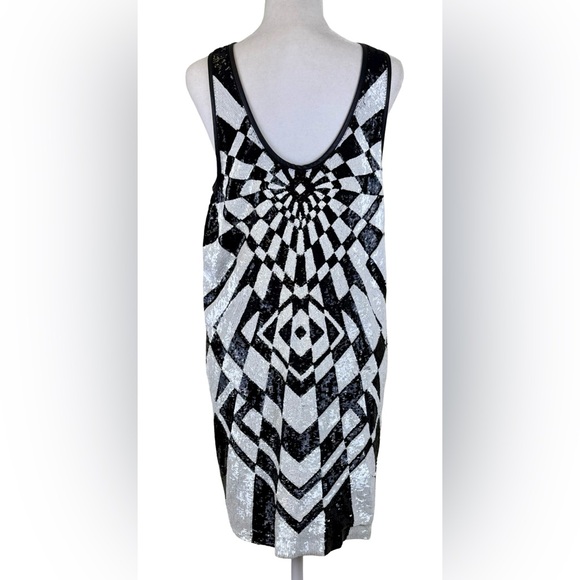 NWT EMILIO PUCCI SILK MINI DRESS WITH BLACK AND WHITE SEQUIN GEOMETRIC ORNAMENT - Picture 4 of 10